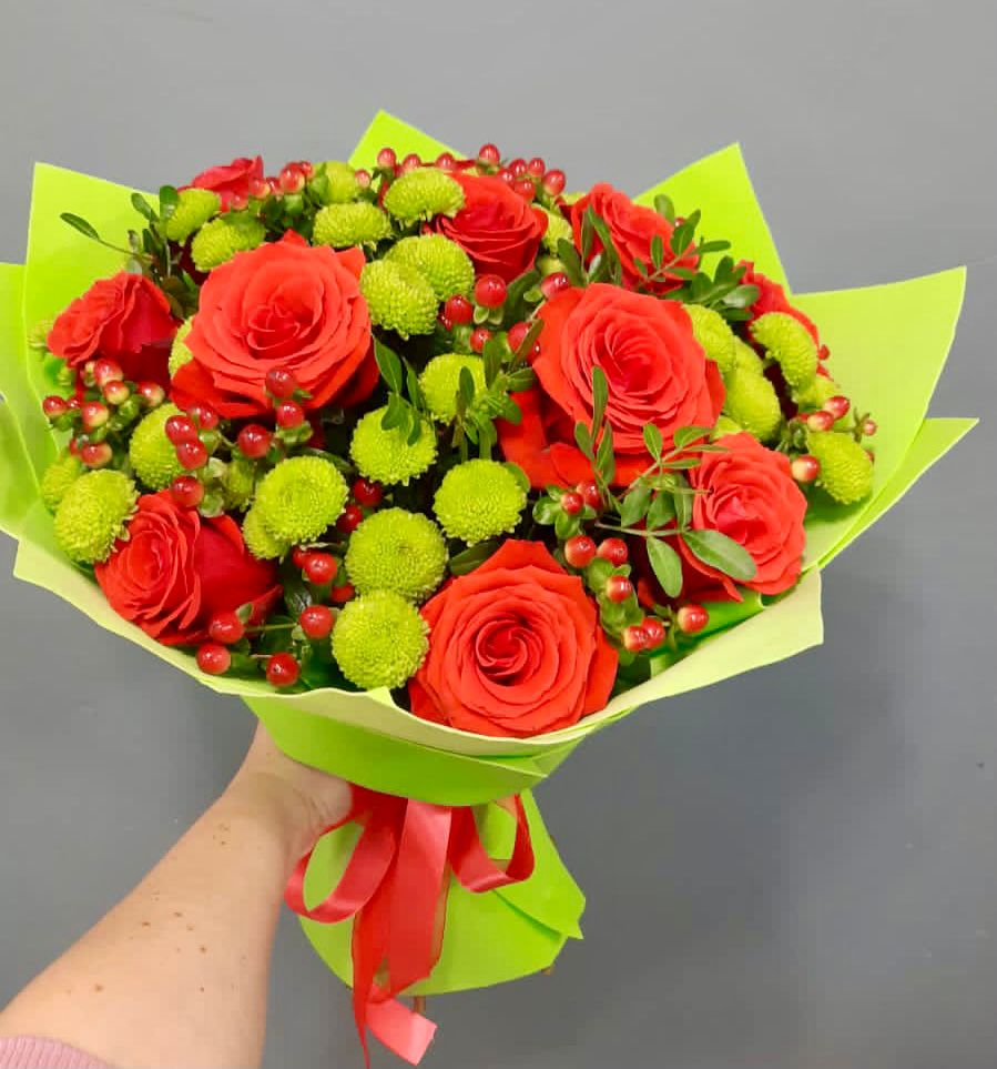 Букет цветов из: Хризантемы и Розы в Междуреченском