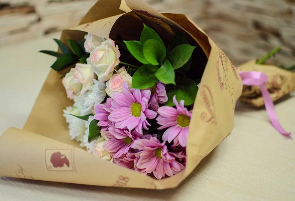 Букет цветов из: Розы и Хризантемы в Междуреченском