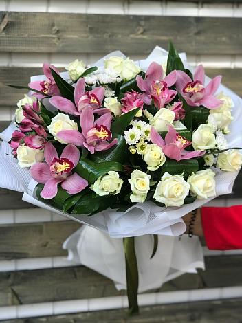 Букет цветов из: Розы и Хризантемы в Междуреченском