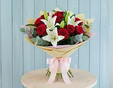 Букет цветов из:  Лилии и Розы в Междуреченском