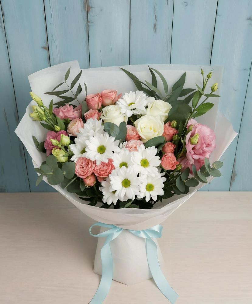 Букет цветов из: Розы, Лизиантусы и Хризантемы в Междуреченском