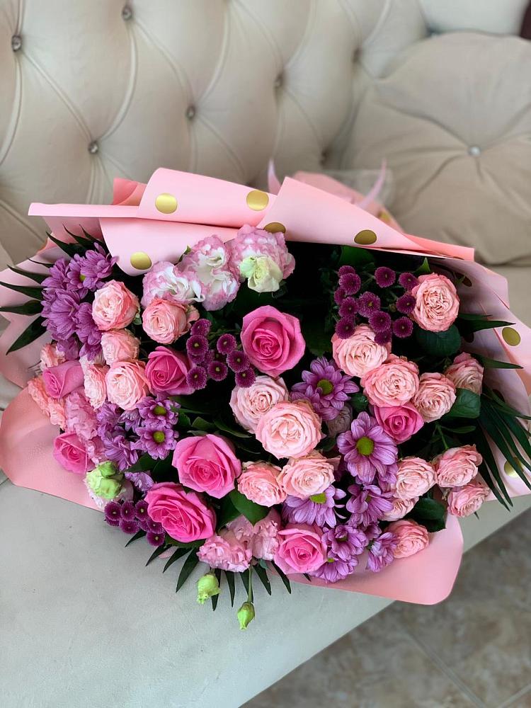 Букет цветов из: Хризантемы, Розы и Лизиантусы в Междуреченском