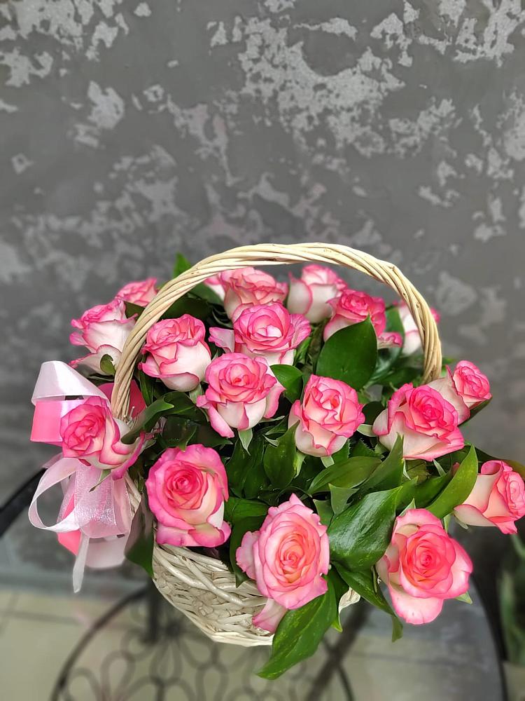 Цветочная композиция из Розы в корзине в Междуреченском