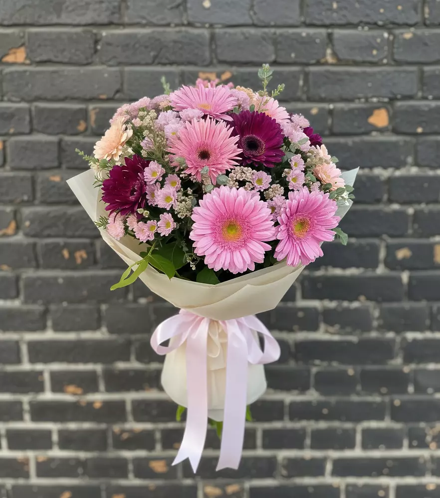 Букет цветов из: Герберы и Хризантемы в Междуреченском