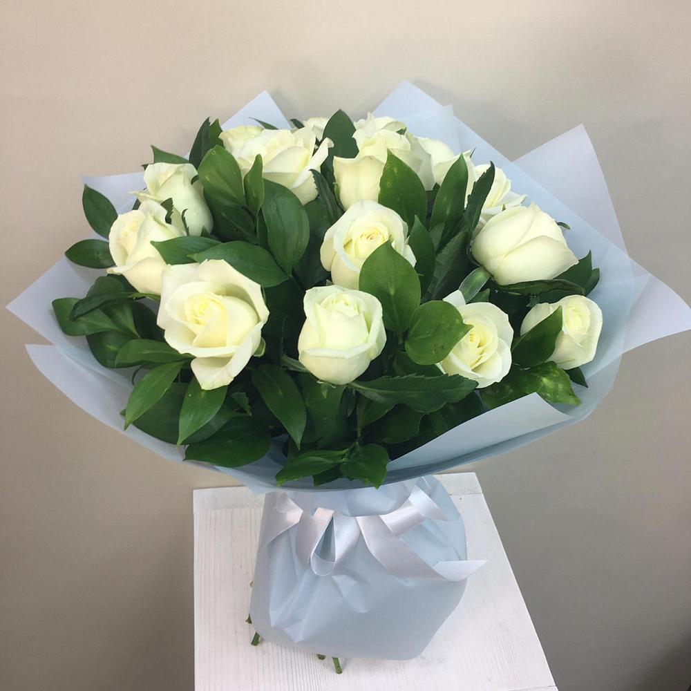 Букет 15 Белых роз Проуд в Междуреченском