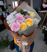 Букет цветов из:  Герберы, Розы и Хризантемы в Междуреченском
