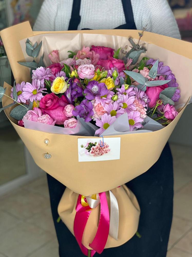 Букет цветов из: Хризантемы, Гвоздики и Альстромерии в Междуреченском