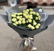Букет Белые кустовые розы Солинеро в Междуреченском
