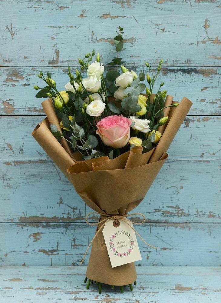 Букет цветов из: Розы и Лизиантусы в Междуреченском