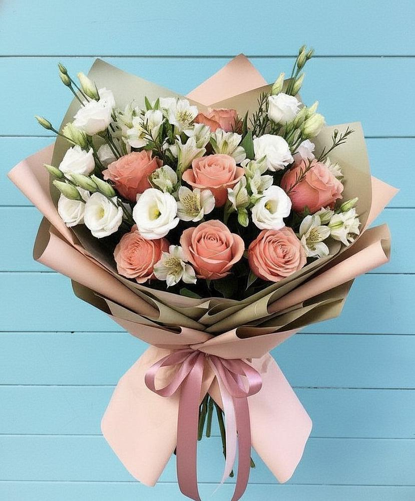 Букет цветов из: Розы, Альстромерии и Лизиантусы в Междуреченском