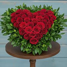 Цветочная композиция из Розы в виде сердца в Междуреченском