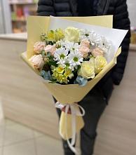 Букет цветов из:  Альстромерии, Розы и Хризантемы в Междуреченском