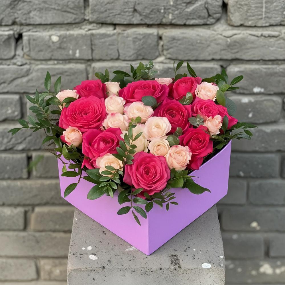 Цветочная композиция из Розы в коробке в Междуреченском