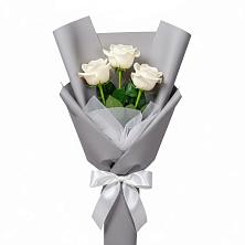 Букет 3 белые розы в Междуреченском