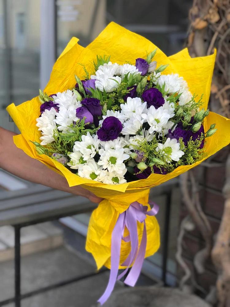 Букет цветов из: Ирисы, Хризантемы и Ромашки в Междуреченском
