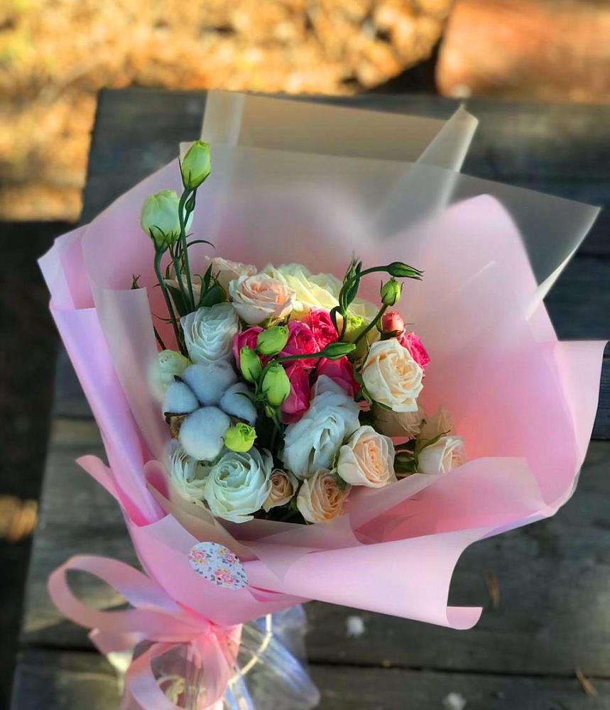 Букет цветов из: Розы и Лизиантусы в Междуреченском