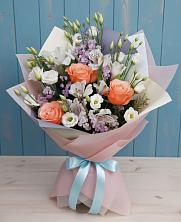 Букет цветов из:  Лизиантусы, Розы, Альстромерии и Гипсофила в Междуреченском