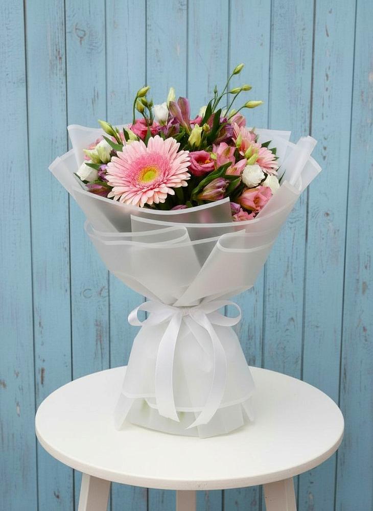 Букет цветов из: Герберы, Альстромерии и Лизиантусы в Междуреченском