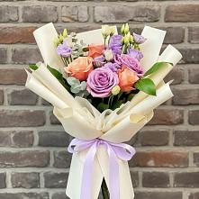 Букет цветов из:  Лизиантусы и Розы #REPLACE_PRED# Междуреченском