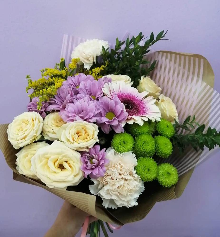 Букет цветов из: Хризантемы, Розы, Гвоздики и Герберы в Междуреченском