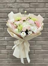 Букет цветов из:  Гвоздики, Розы, Лизиантусы и Хризантемы в Междуреченском