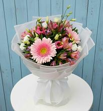 Букет цветов из:  Герберы, Альстромерии и Лизиантусы в Междуреченском