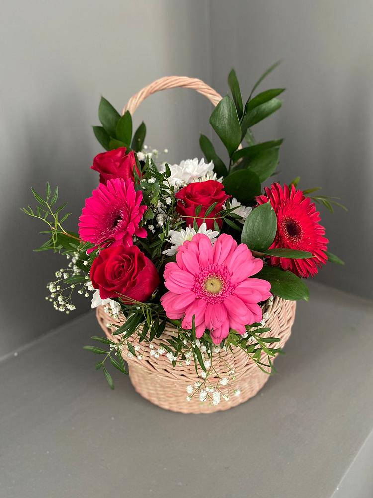 Цветочная композиция из Розы, Хризантемы и Герберы в корзине в Междуреченском