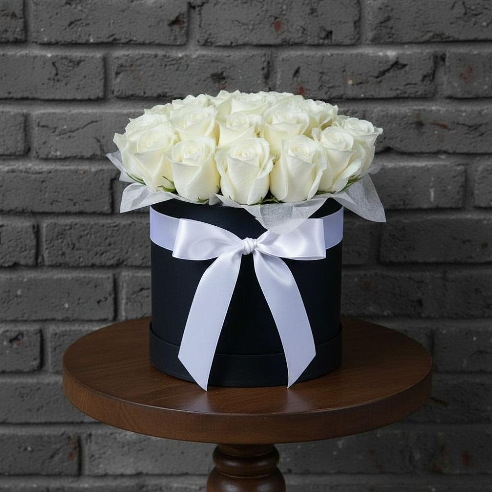 Цветочная композиция из Розы в шляпной коробке в Междуреченском