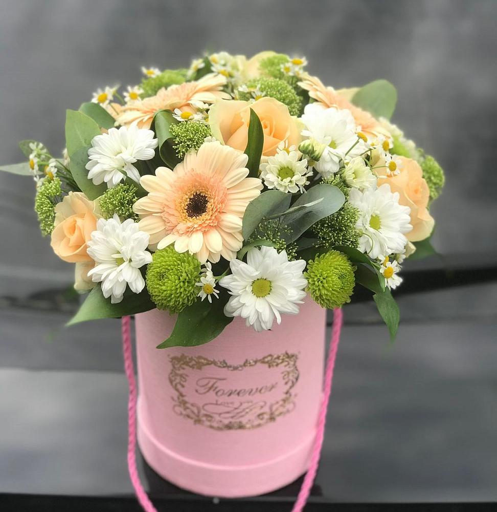 Цветочная композиция из Розы, Герберы и Хризантемы в шляпной коробке в Междуреченском