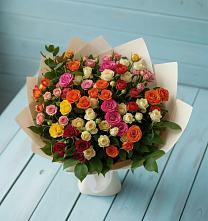 Букет Микс из разноцветных кустовых роз в Междуреченском