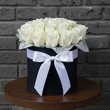 Цветочная композиция из Розы в шляпной коробке в Междуреченском