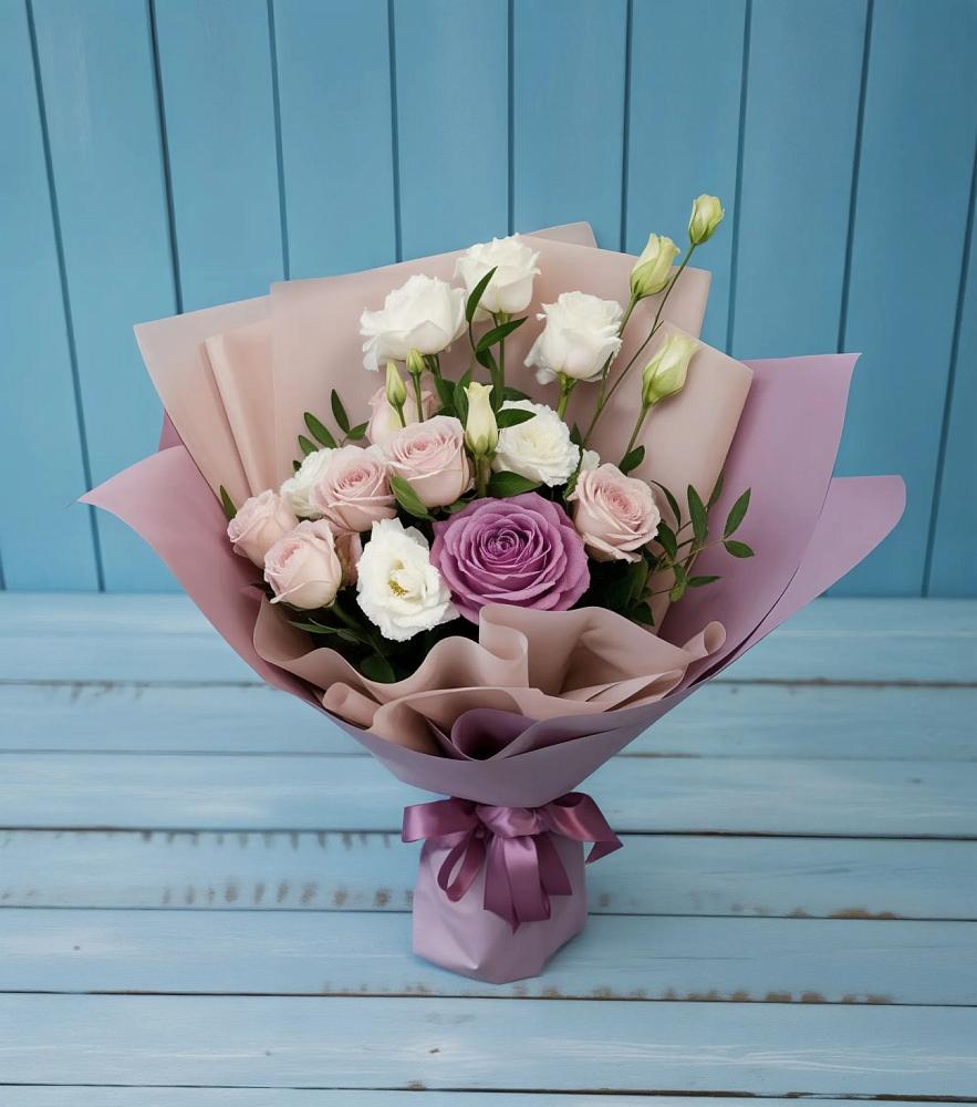 Букет цветов из: Розы и Лизиантусы в Междуреченском