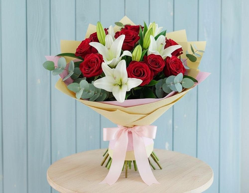 Букет цветов из: Лилии и Розы в Междуреченском